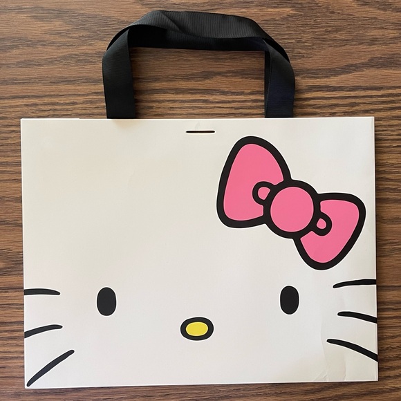 Stoney Clover Lane x Hello Kitty large nylon pouch - Picture 4 of 5